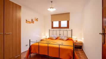 3 bedrooms, free cribs/infant beds, bed sheets