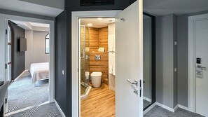 Premium bedding, minibar, in-room safe, desk - Silver 39 Corner Hotel (Tbilisi)