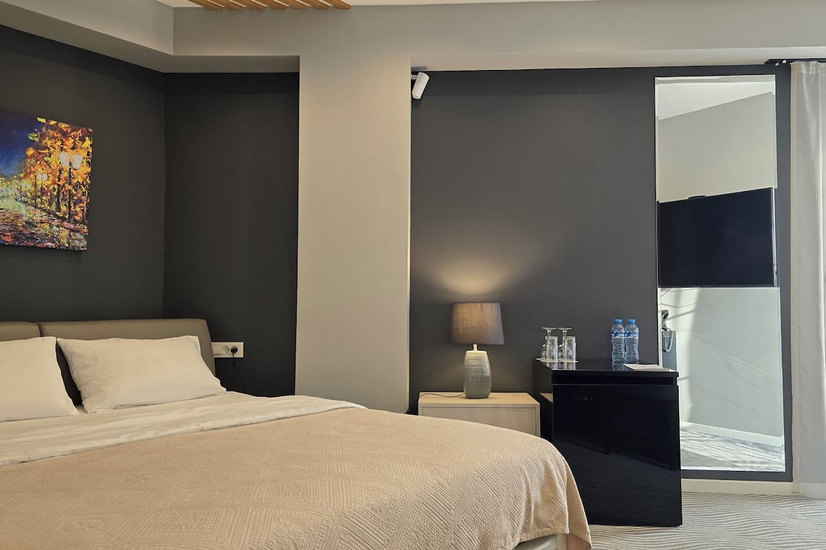 Phòng đôi Economy, 1 giường cỡ king | Bộ đồ giường cao cấp, minibar, két bảo mật tại phòng, bàn