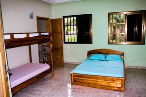 2 chambres, fer et planche à repasser, draps fournis