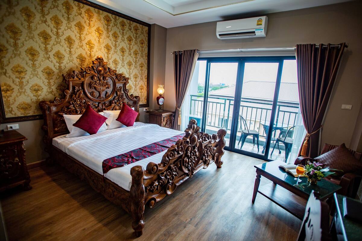Superior Double Room | Minibar, desk, blackout drapes, WiFi (free)