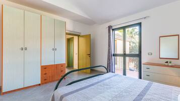 2 bedrooms, free cots/infant beds, free WiFi, bed sheets