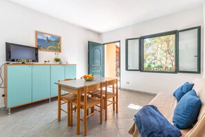 Apartment, 2 Bedrooms | Living area