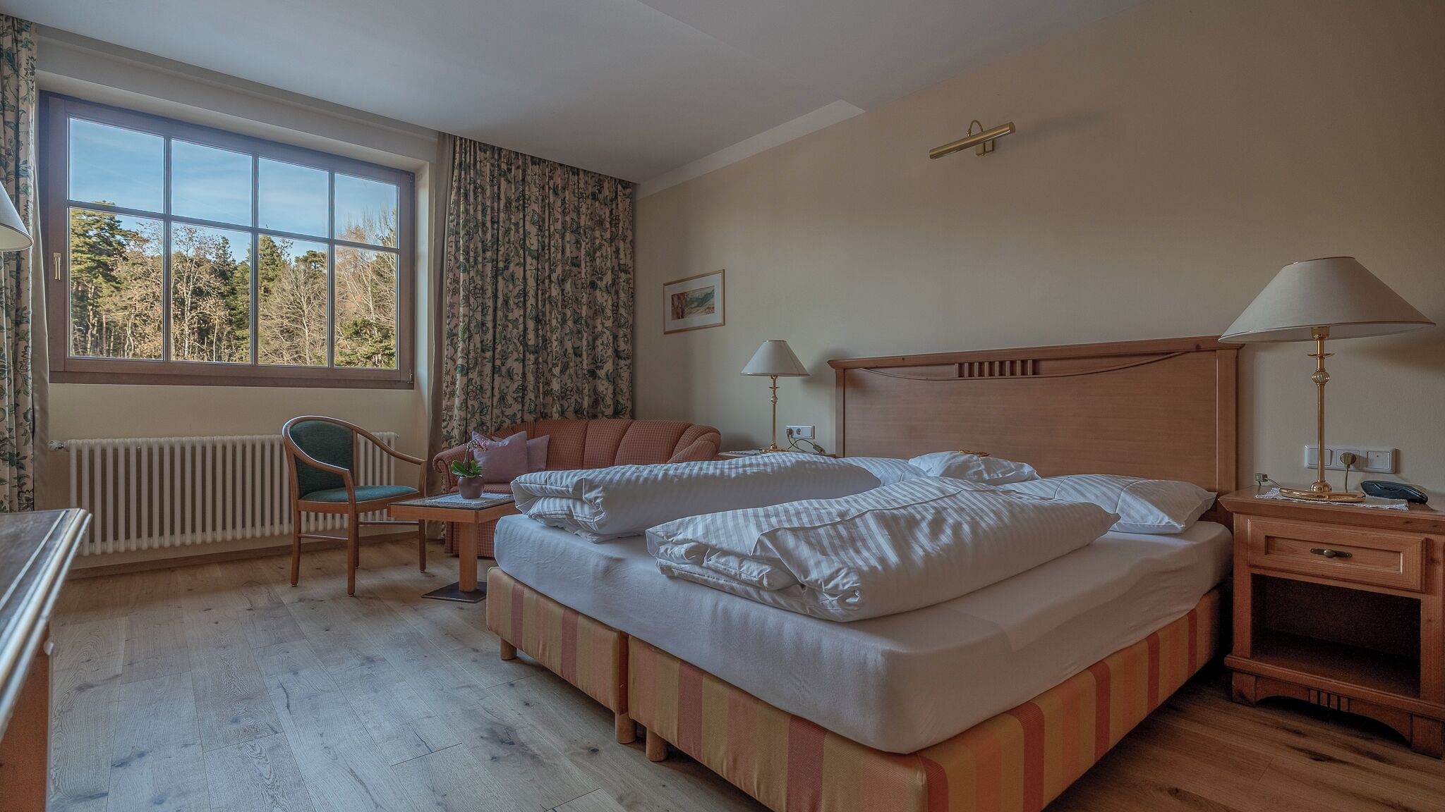 Double Room, Lake View | In-room safe, individually decorated, individually furnished, desk