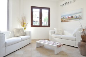 Appartement, 2 chambres | Aire de séjour | Téléviseur à écran plat