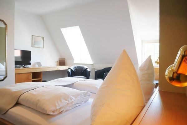 Comfort Double Room | In-room safe, desk, laptop workspace, blackout drapes
