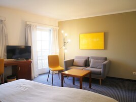 Comfort Double Room | In-room safe, desk, laptop workspace, blackout drapes