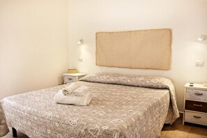 Free cots/infant beds, travel cot, bed sheets - Residence Bianco Navarrese B (Baunei)
