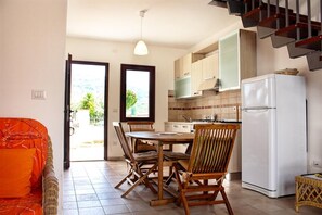 High chair, cookware/dishes/utensils - Residence Bianco Navarrese B (Baunei)