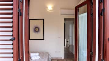 Free cots/infant beds, travel cot, bed sheets