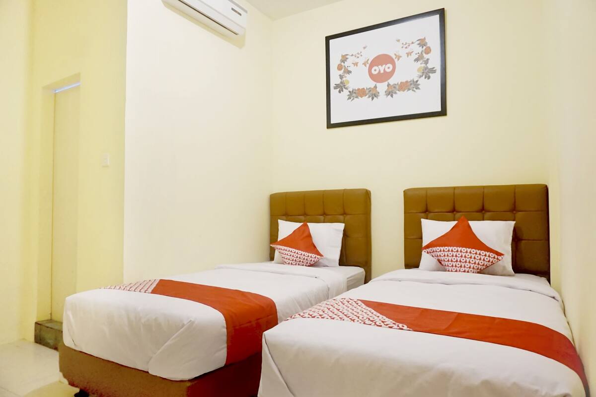 Desk, free WiFi, bed sheets
