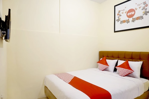 Desk, free WiFi, bed sheets