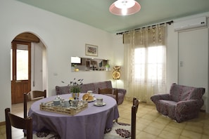 Appartement, 2 chambres | Repas dans la chambre