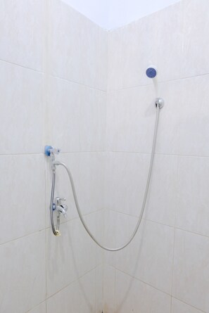 Standaard tweepersoonskamer | Badkamer met douche