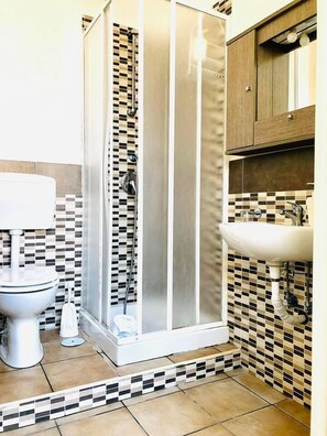 Double Room, Private Bathroom (Magma) | Bathroom | Shower, free toiletries, hair dryer, bidet - Civico Vesuvio (Naples)