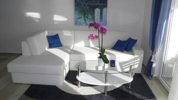 Exclusive-Apartment | Wohnbereich | Flachbildfernseher