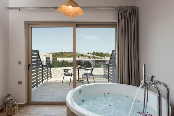 Quarto superluxo (Private Spa Tub) | Cofres nos quartos, cortinas blackout, quartos à prova de som