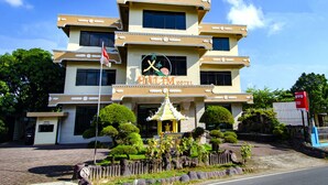 A hotel with a prominent sign reading "OYO HALIM HOTEL" and a traditional architectural design. - Halim Hotel (Tanjung Pinang)