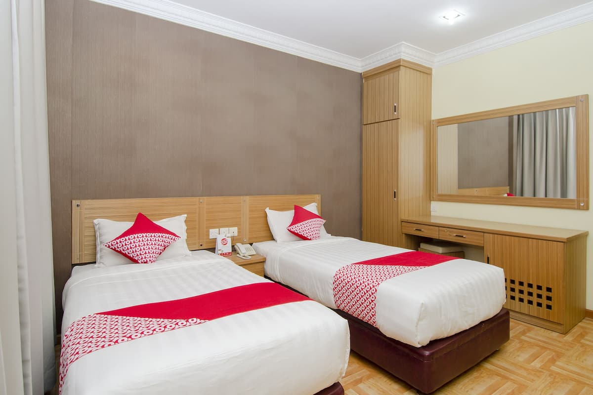 Habitación Deluxe con 2 camas individuales | Escritorio, wifi gratis y ropa de cama