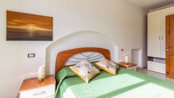 Free cots/infant beds, free WiFi, bed sheets