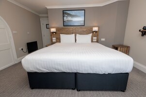 Double Room (Small) | Desk, laptop workspace, iron/ironing board, free WiFi