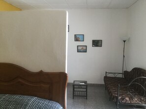 WiFi - Charming room in our guest house (Conakry)