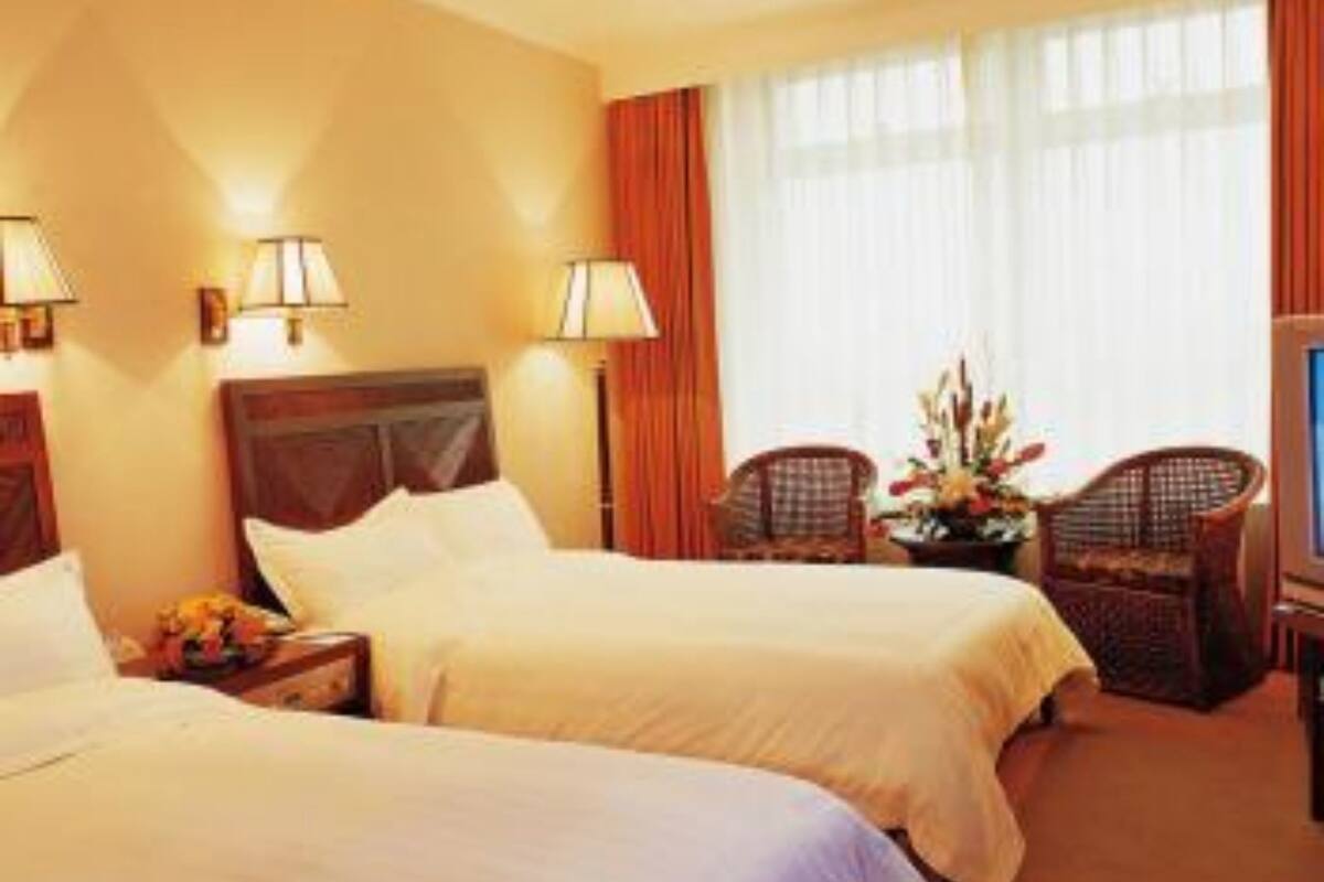 Standard Twin Room | In-room safe, desk, blackout drapes, iron/ironing board (on request)