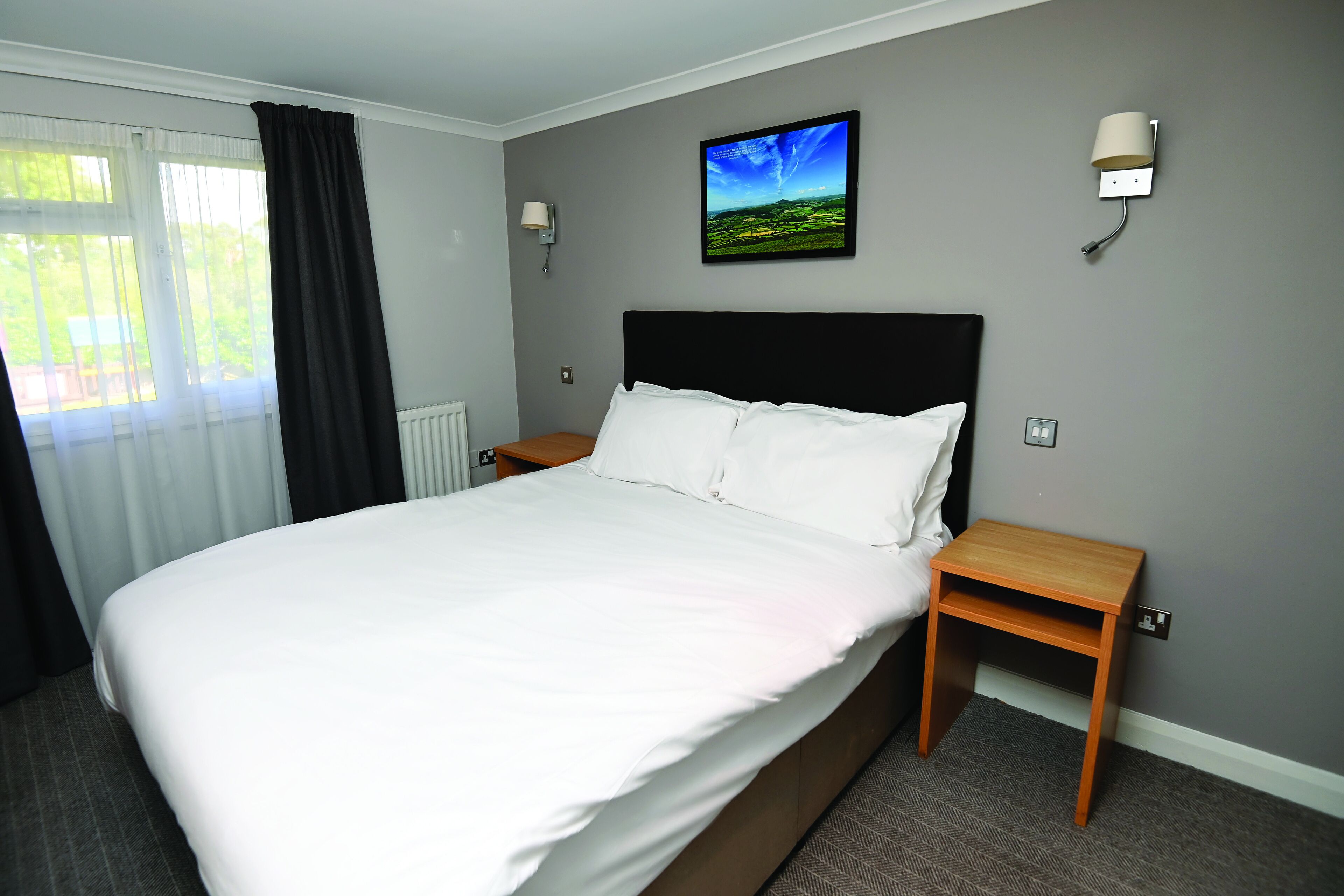 Desk, laptop workspace, iron/ironing board, free WiFi