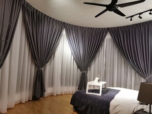 Signature Suites 3 Bedrooms | Iron/ironing board, bed sheets