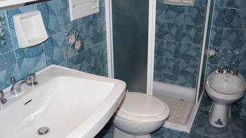 Apartment, 2 Bedrooms | Bathroom | Shower, rainfall showerhead, bidet, towels