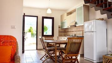 Apartment, 2 Bedrooms | In-room dining