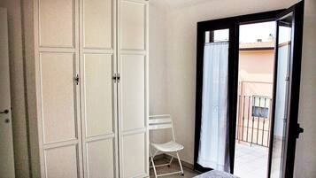 Apartment, 2 Bedrooms | Room amenity