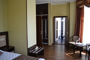 Superior Double Room, Sauna | Hypo-allergenic bedding, desk, laptop workspace, blackout drapes - Paloma House (Kharkiv)