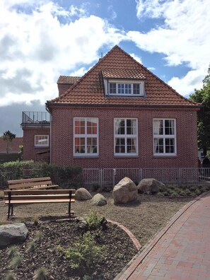 Exterior - Alte Schule Greetsiel (Krummhoern)