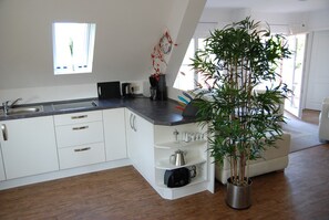 Apartment (Groote) | Living area | Flat-screen TV - Alte Schule Greetsiel (Krummhoern)