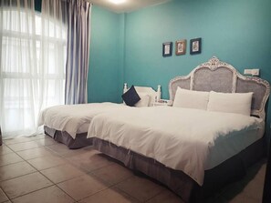 Desk, soundproofing, free WiFi, bed sheets - City Amalfi B&B (Hualien City)