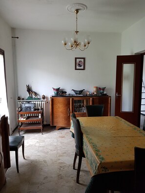 Dining - Mountain Villa Rental. Calacuccia, Niolu. (Calacuccia)
