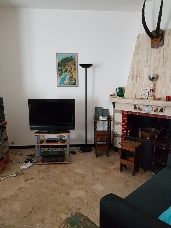 Living area - Mountain Villa Rental. Calacuccia, Niolu. (Calacuccia)