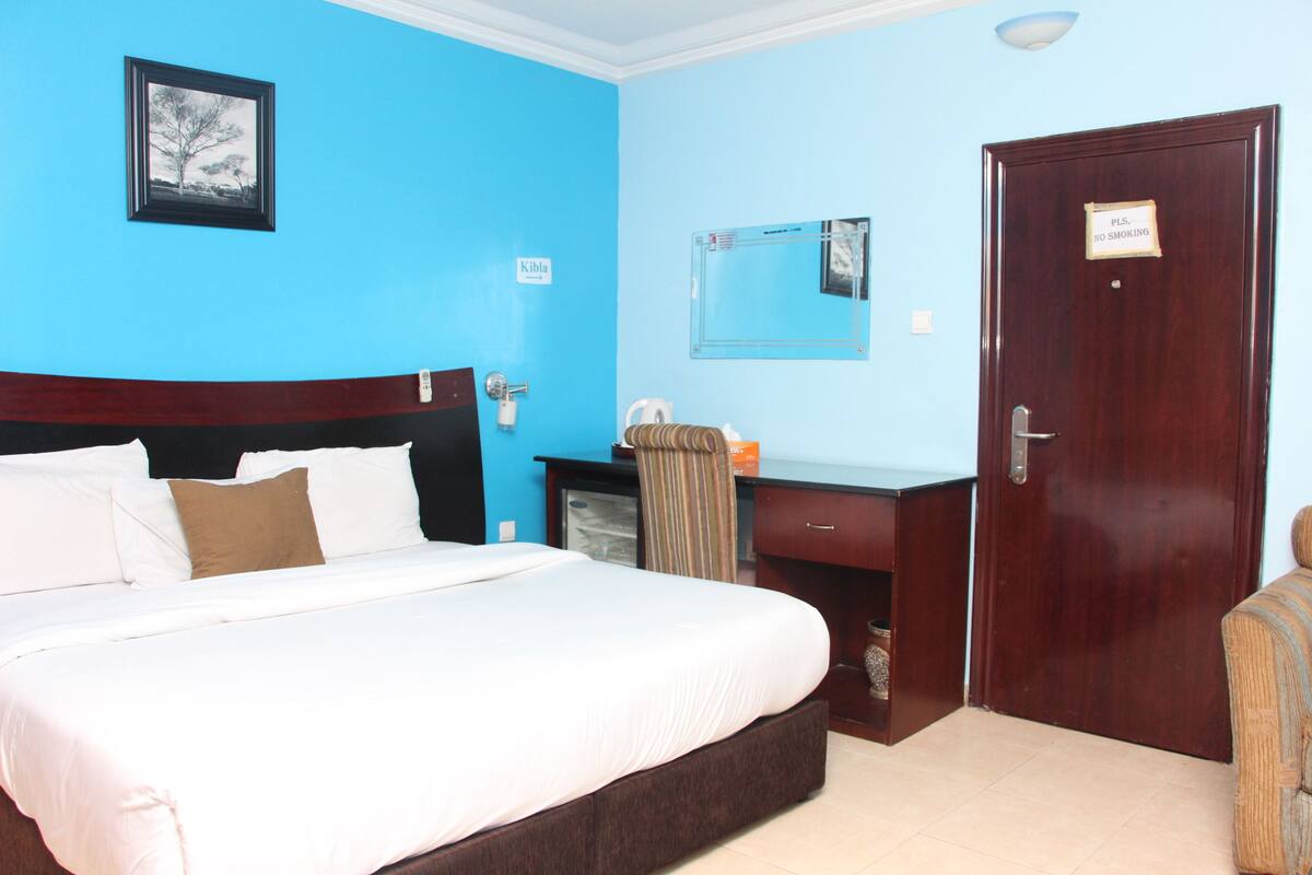 Desk, free WiFi, bed sheets