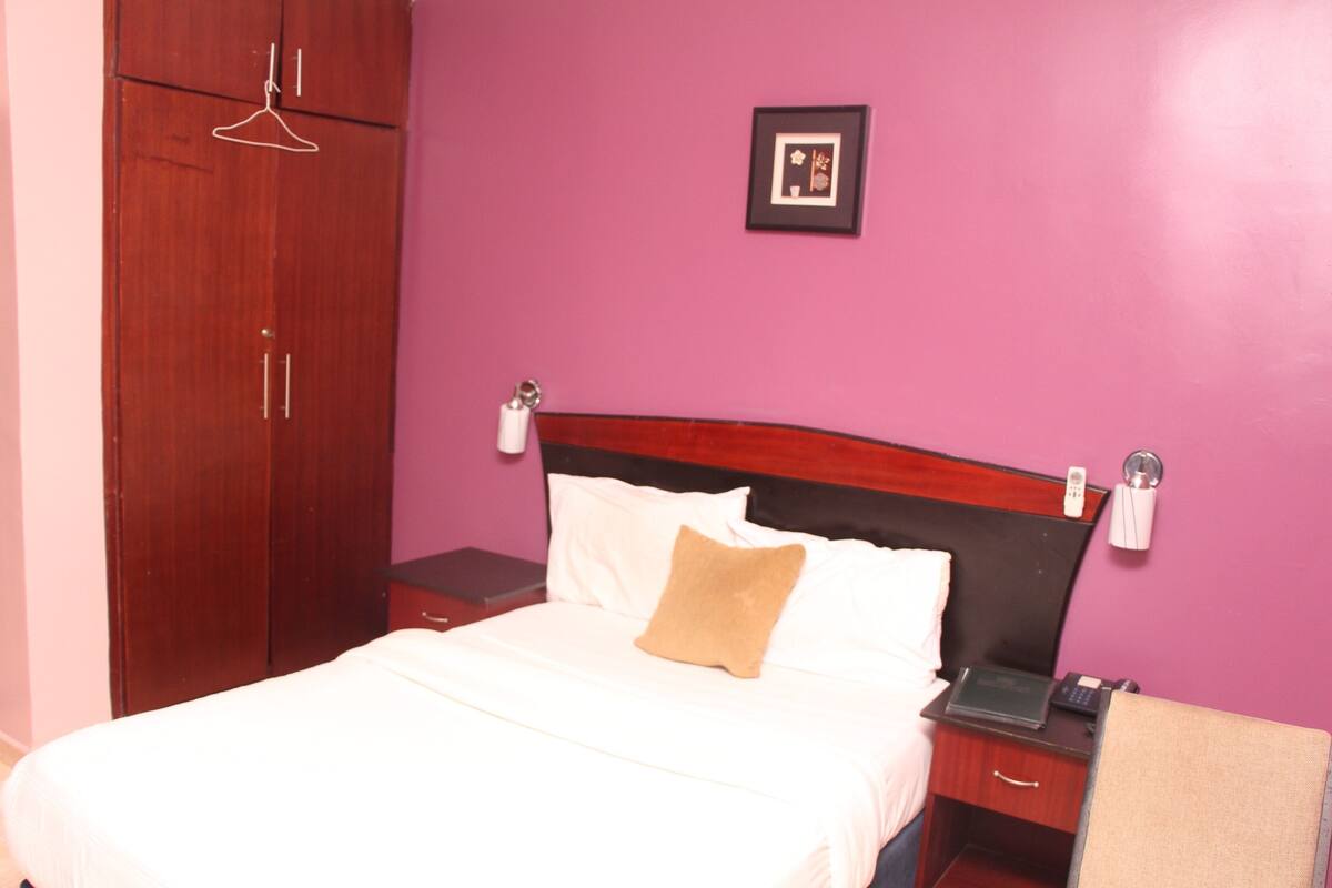 Desk, free WiFi, bed sheets
