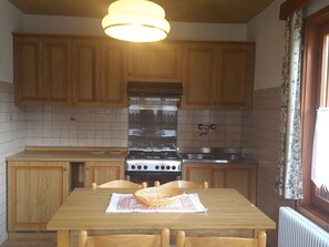 公寓, 2 間臥室 | 私人小型廚房 | 雪櫃、焗爐、爐具、廚房用具/餐具/器皿