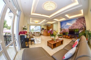 ロビー応接スペース