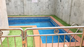 Kolam renang outdoor