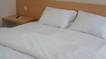 Habitación doble Deluxe | Escritorio, wifi gratis y ropa de cama