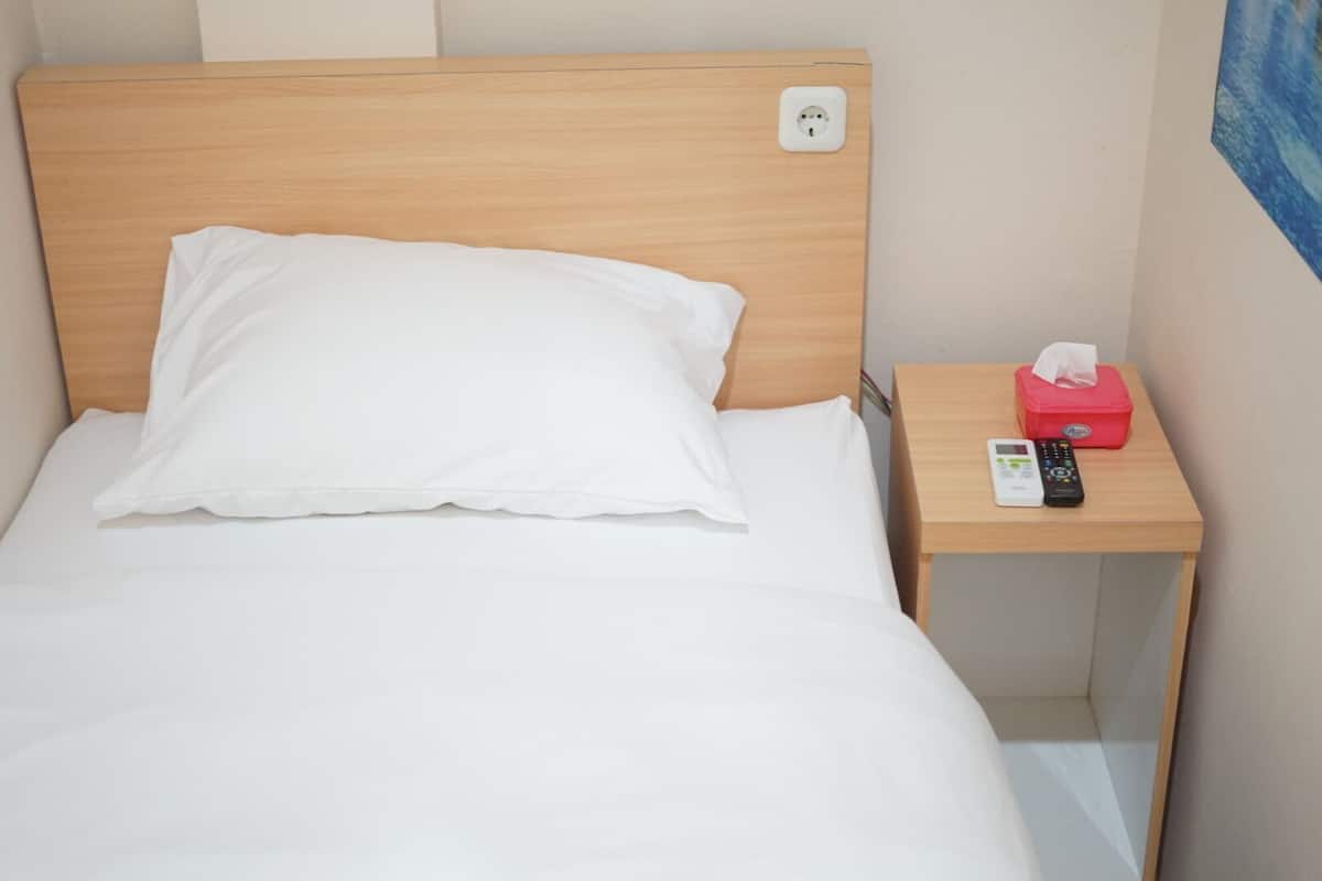 Standard Single Room | Desk, WiFi (free), bed sheets