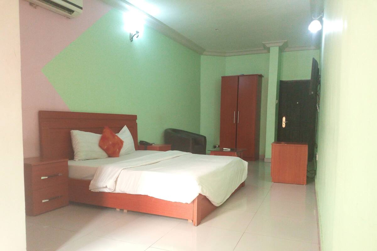 Desk, laptop workspace, free WiFi, bed sheets