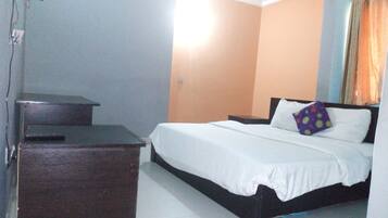 Desk, laptop workspace, free WiFi, bed sheets