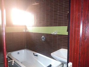 Towels, soap, toilet paper - Flamingo Hotel & Suites (Lagos)