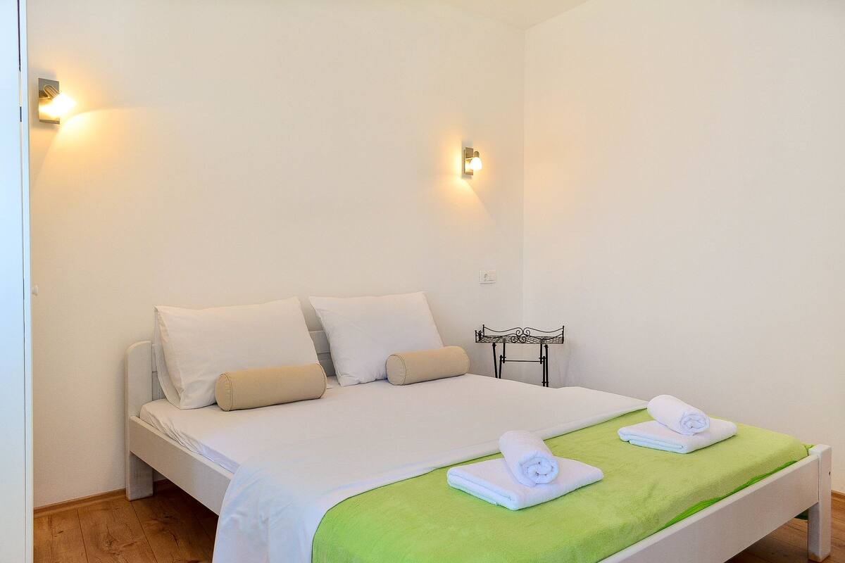 Panoramic Room, Sea View | Desk, soundproofing, iron/ironing board, free WiFi