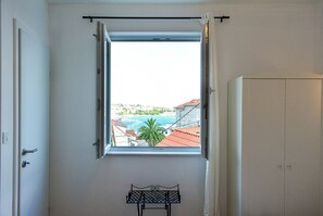 Quarto panorâmico, vista para o mar | Escrivaninha, quartos à prova de som, ferros/tábuas de passar roupa